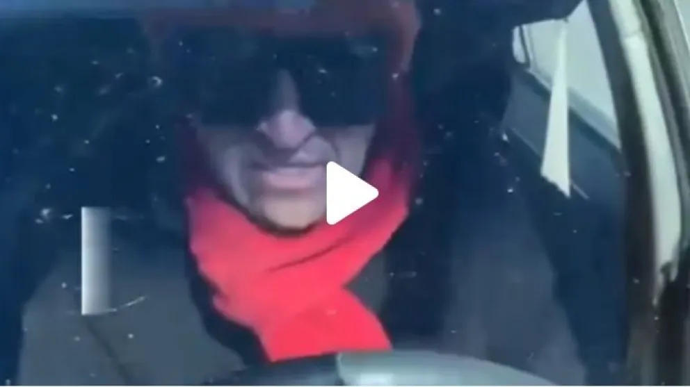 La cara del hombre que iba al volante en forma negligente. 