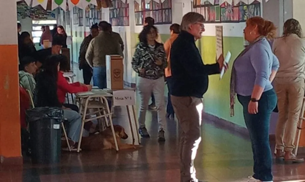 De a poco van concurriendo en una fría mañana. Foto gentileza.