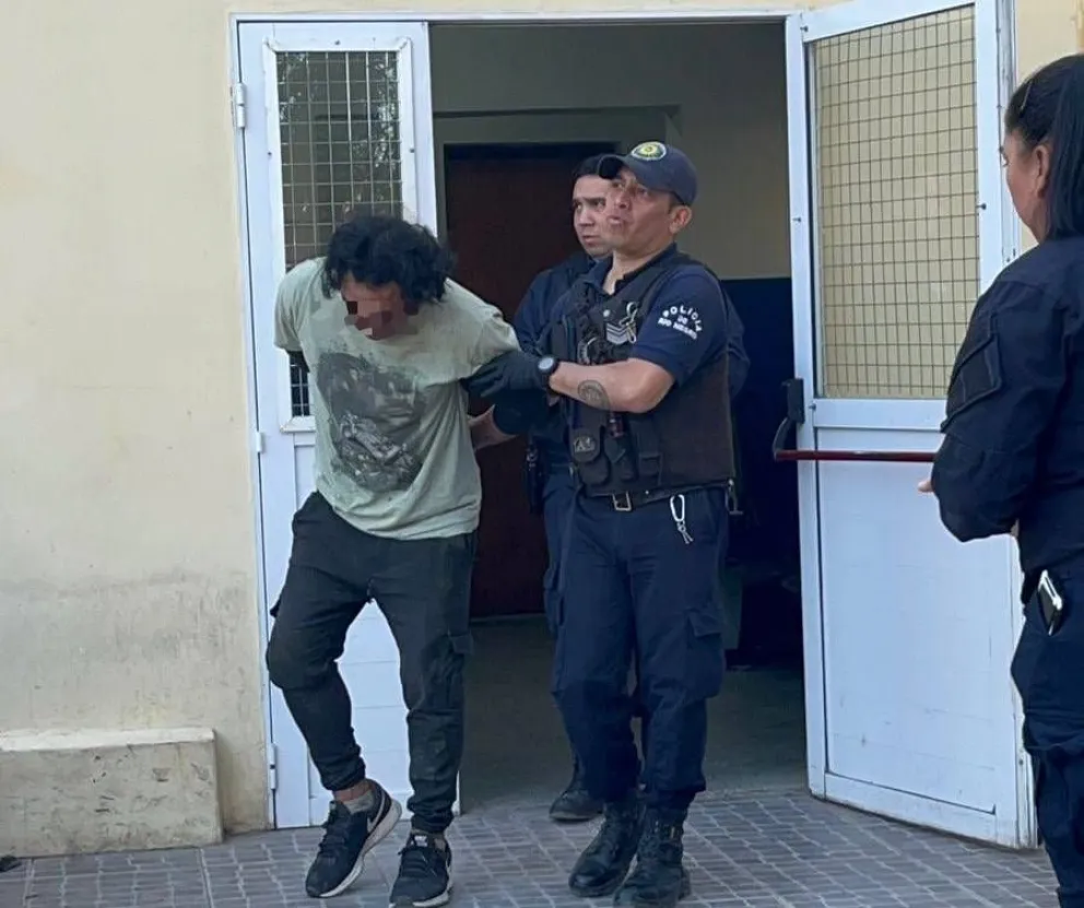 El acusado tiene 36 años y aparentemente está domiciliado en el barrio Guido. Fotos: gentileza InfoDC. 
