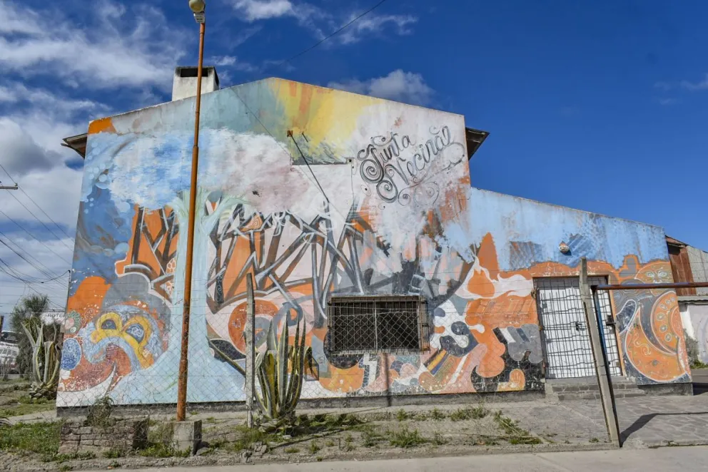 La bandera roja y el martillo del rematador se instalarán en el barrio Guido.