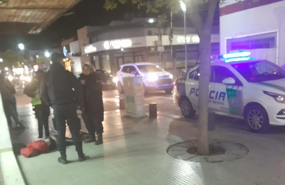 El hombre que robó en un local comercial fue detenido por personal de prevención 