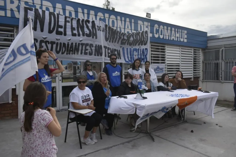 Representantes de todas las agrupaciones en la sede del CURZAS. (Fotos Vanesa Schwemmler)