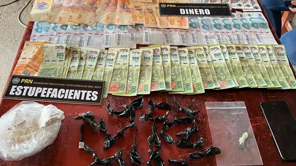 Cocaína y dinero secuestrado durante un operativo policial.