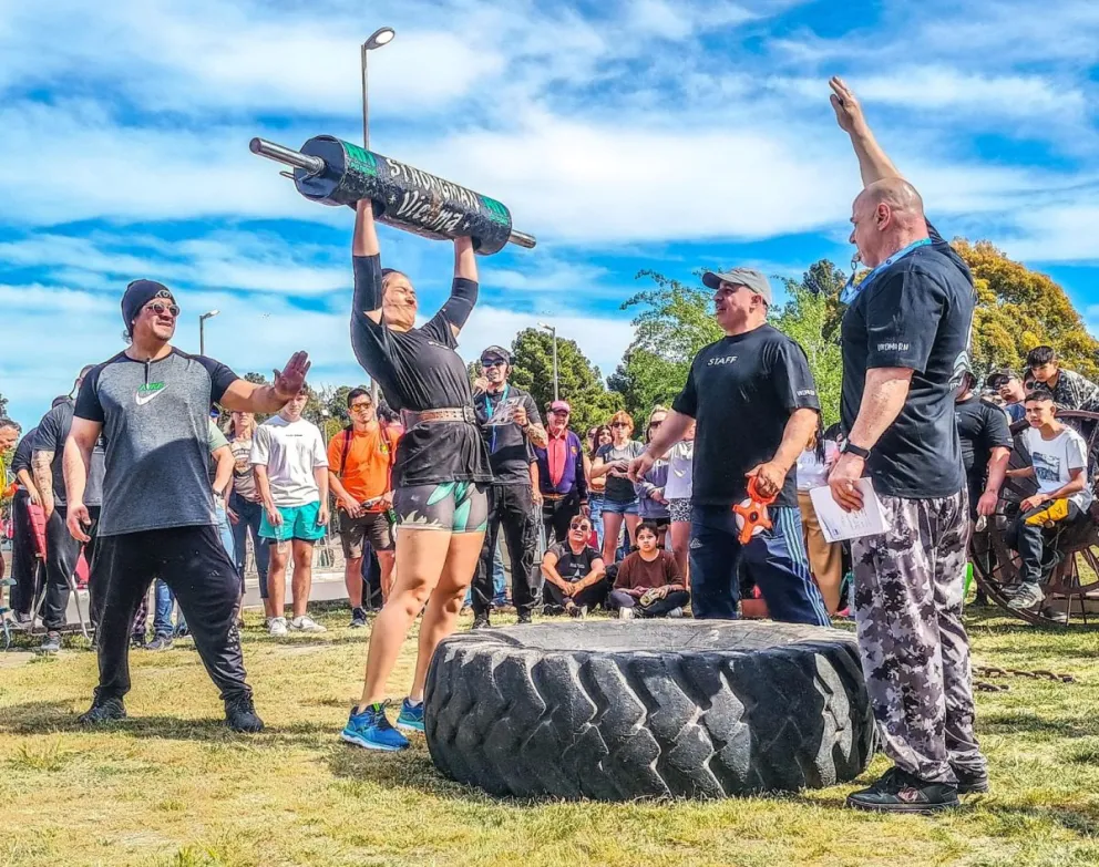 Strongman y Strongwoman en Viedma. Fotos Vanesa Schwemmler para NoticiasNet.