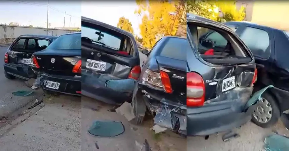 Un Siena y un Corsa estaban estacionados sobre Álvaro Barros y terminaron destrozados.