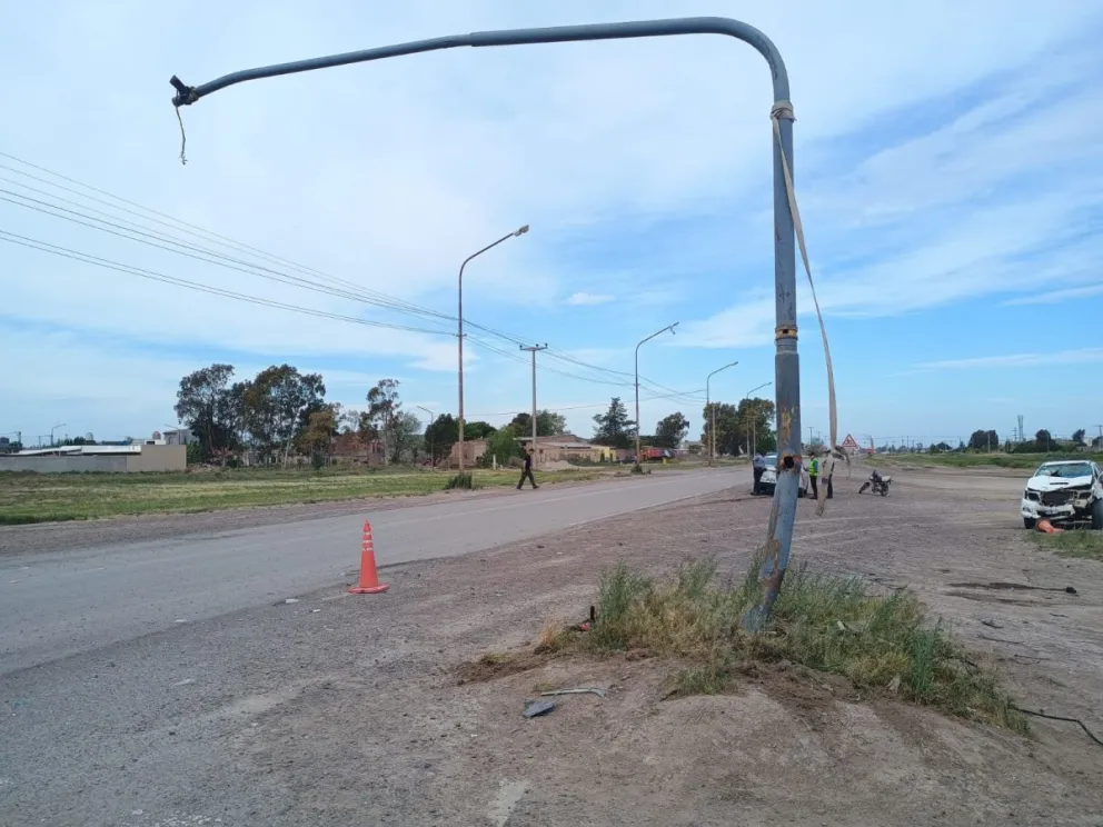Así quedó la estructura tras el siniestro vial.