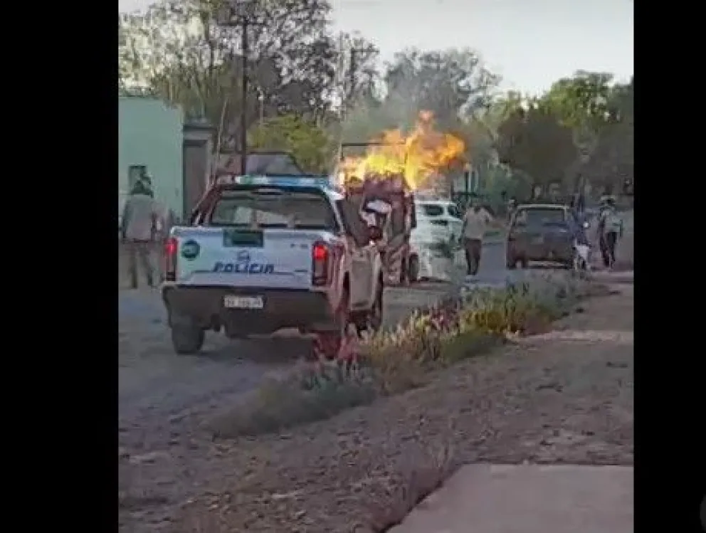 Momentos de conmoción se vivieron ante las llamas que se observaron desde lejos. Foto y video gentileza de Taxistas en movimiento. 