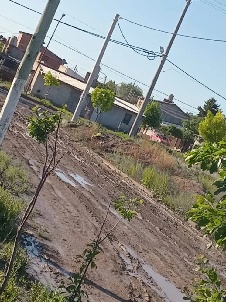 Agua, barro y baches forman parte del paisaje.