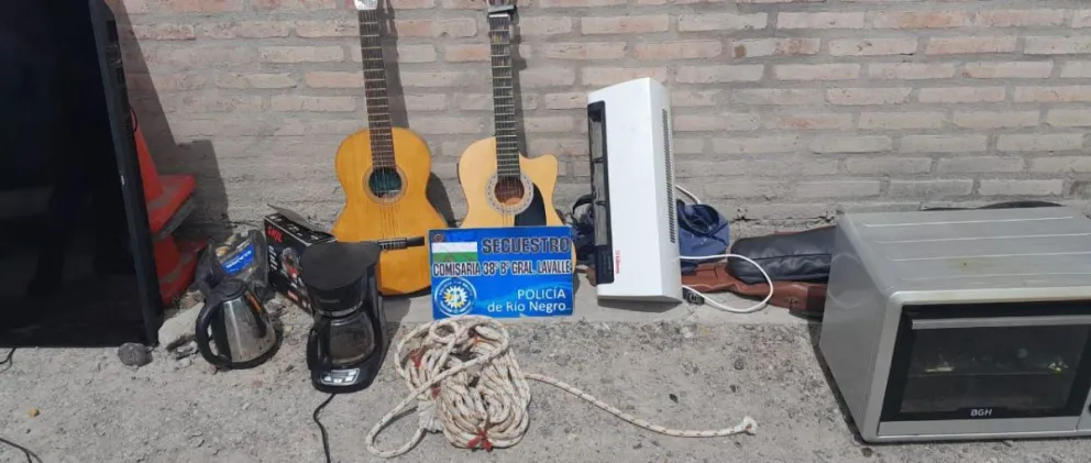 Había costosos bienes, entre ellos guitarras y un lavarropa. Foto gentileza.