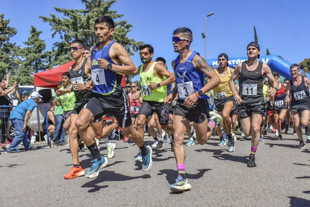El horario nocturno, uno de los grandes atractivos de esta edición de la Maratón Stilo. Foto: Vanesa Schwemmler archivo NoticiasNet. 