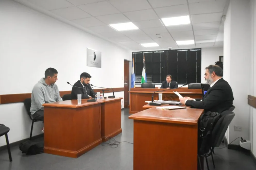 El fiscal, Guillermo Ortiz, leyendo los hechos y la pena solicitada