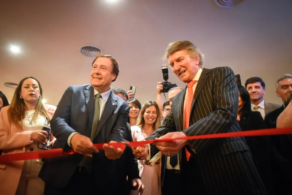 El gobernador y el titular de Casinos del Río cortaron la cinta inaugural. Fotos Vanesa Schwemmler para NoticiasNet.