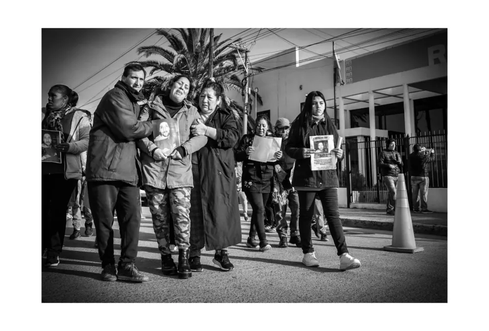 Foto de pedido de justicia por Caracciolo en la muestra de ARGRA. 