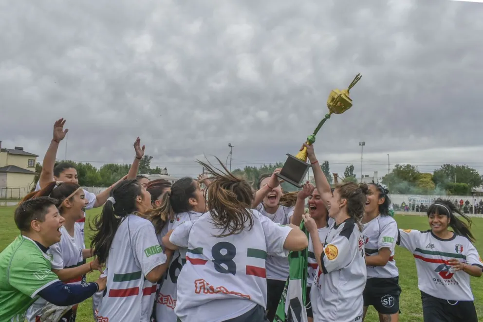 Deportivo Patagones campeonas del femenino. Fotos: Vanesa Schwemmler para NoticiasNet. 