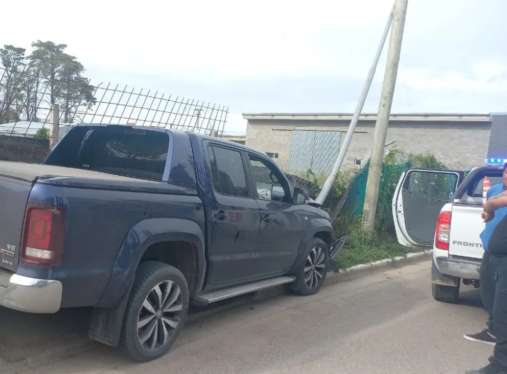 No se descarta que la Amarok se haya cruzado de carril. Foto gentileza.