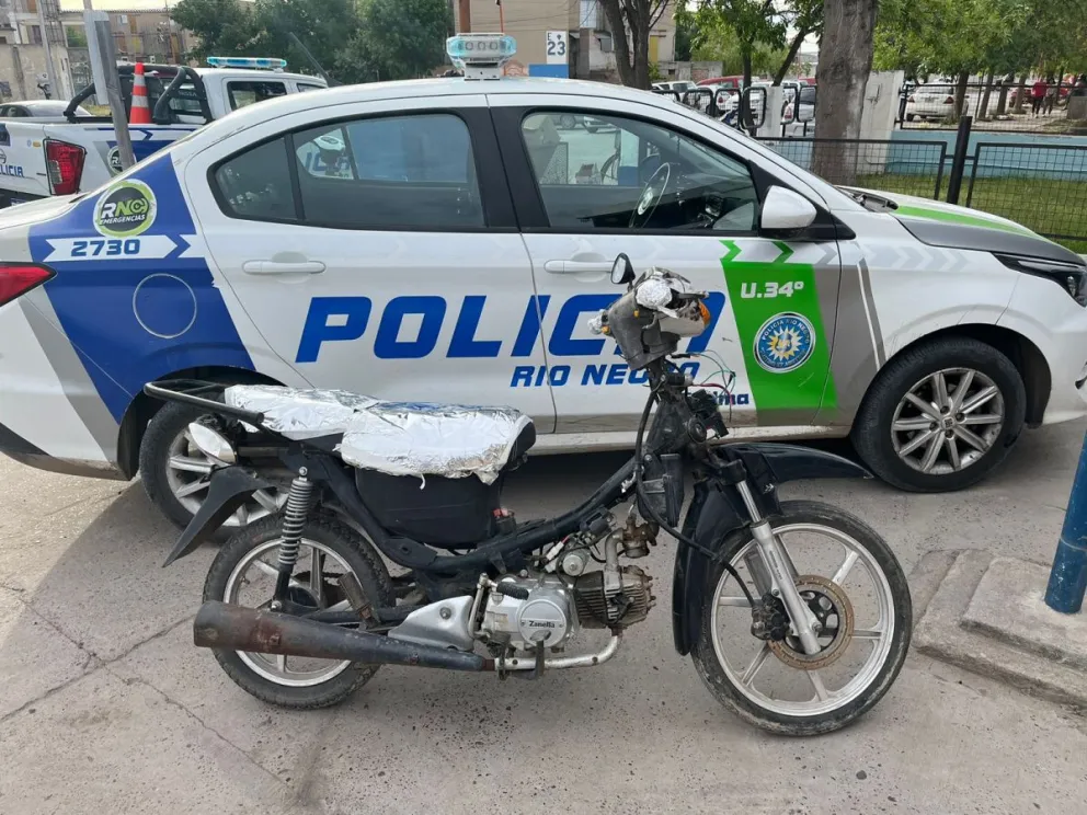 Una rápida consulta arrojó que el vehículo tenía un pedido activo de secuestro.