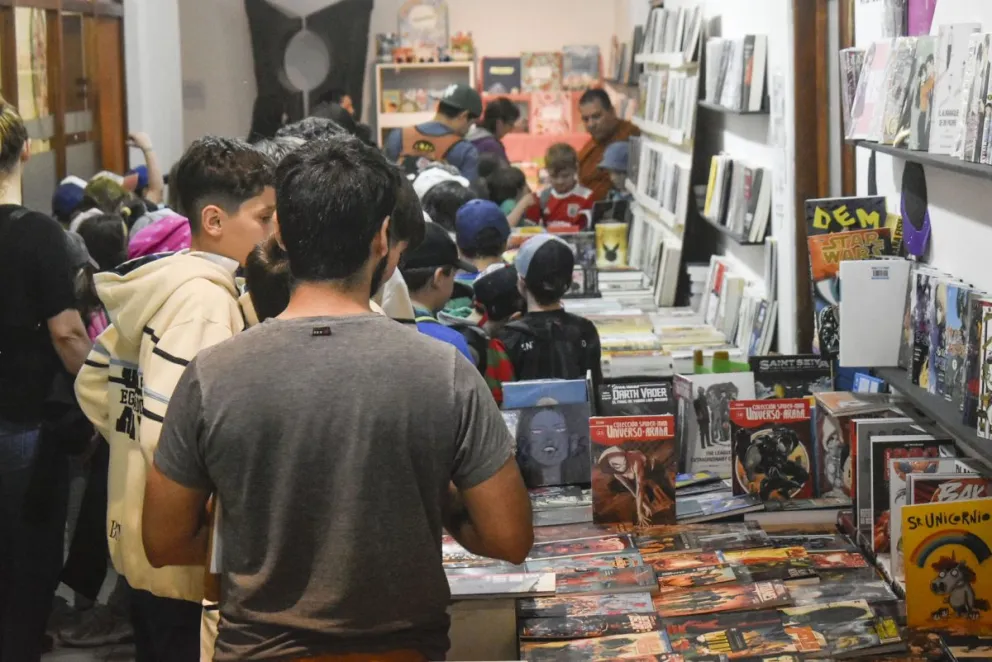 Feria del Libro a full en el Centro Cultural. 