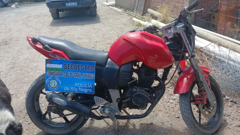 El hallazgo inesperado: una moto con historia.

