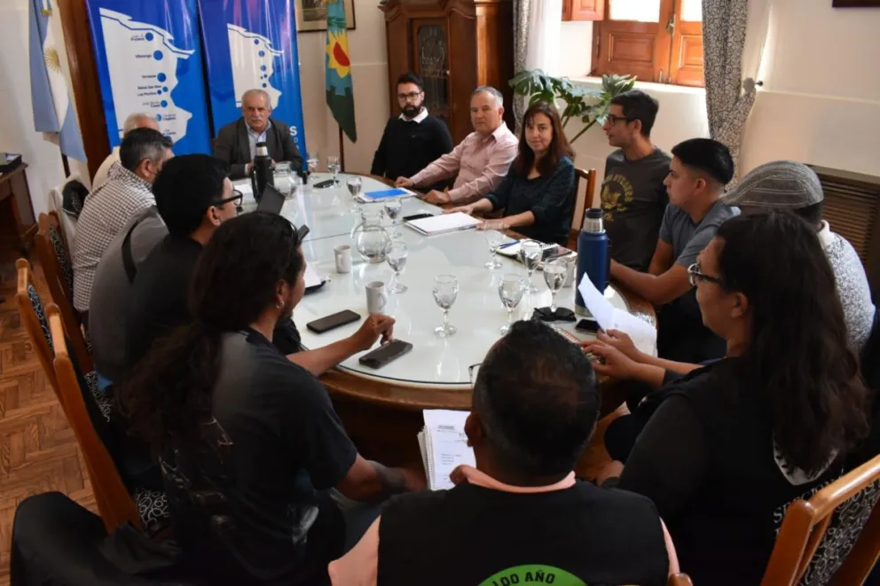 El encuentro paritario se llevó a cabo en el Despacho del Intendente. 