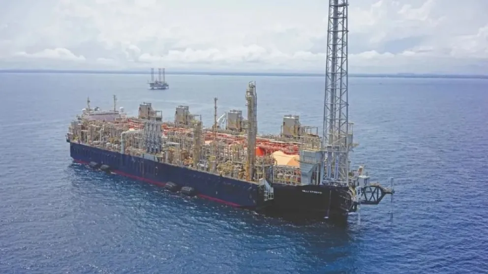 El barco "Hilli Episeyo" cuenta con una tripulación estimada de 250 trabajadores.