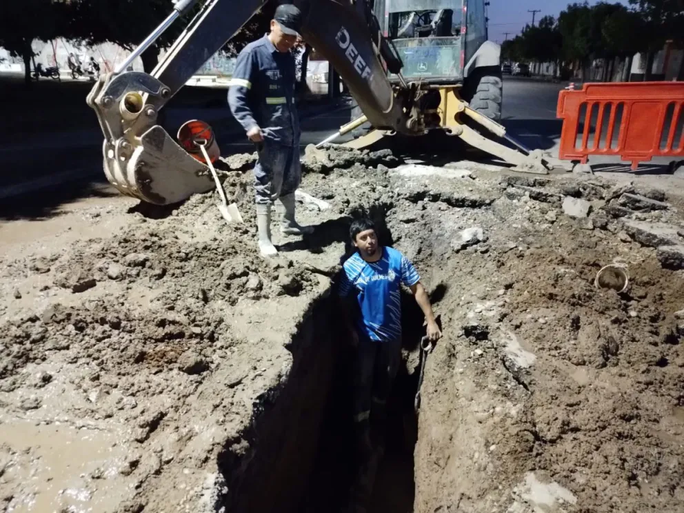 La rotura de una cañería se produjo en Güemes y Álvaro Barros