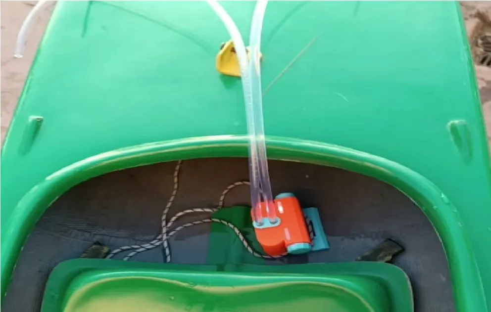 El pequeño equipamiento puede descargar hasta 3.000 litros de agua de una embarcación.