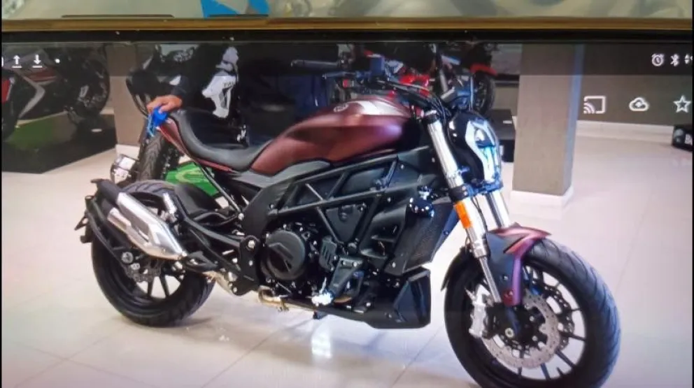 Moto Benelli robada en Viedma, fácilmente identificable por su cilindrada. 