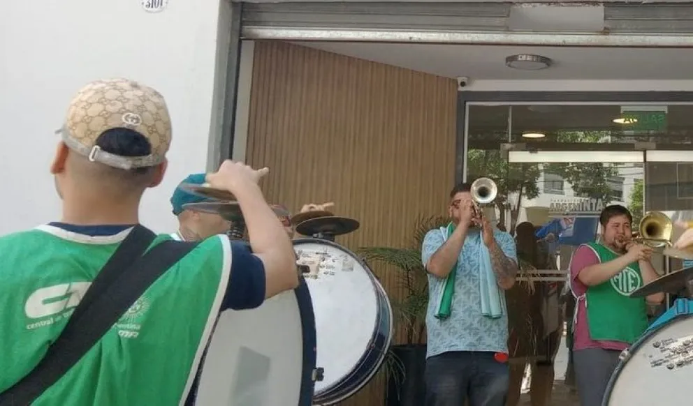 Personal del INTA en estado de asamblea y movilización. 