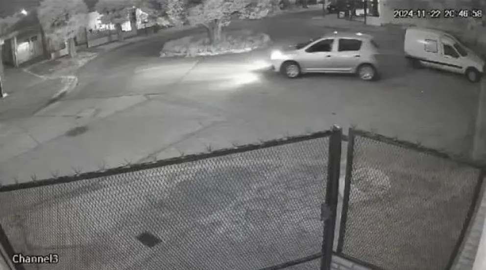 Roba gomas en acción en el barrio Paterno de Viedma. 