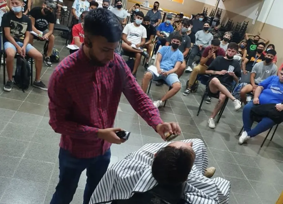 transmitió sus conocimientos y técnicas a más de 300 alumnos. 
