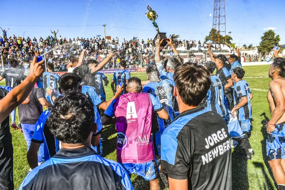 Fue victoria de Jorge 3 a 1 en el global ante Deportivo Patagones. 