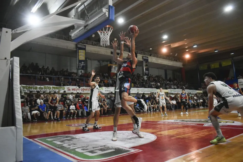 Deportivo Viedma - Villa Mitre. (Fotos Vanesa Schwemmler)