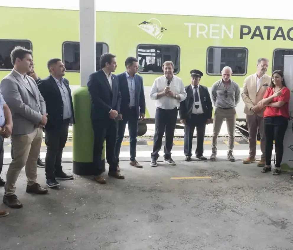 El gobernador estuvo en la estación de Viedma.
