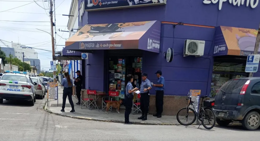 Actuaron "bici-policías" y federales que tienen muy cerca la delegación. Foto gentileza.