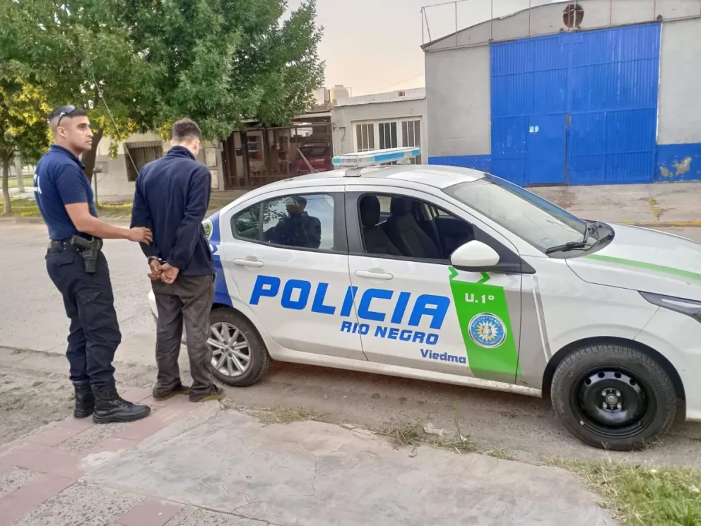 Una vez esposado fue a parar a la comisaría. Foto gentileza.