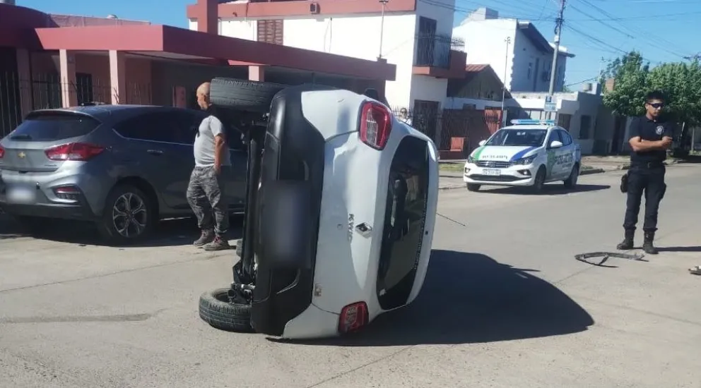 La escena del accidente sorprendió a los vecinos. 