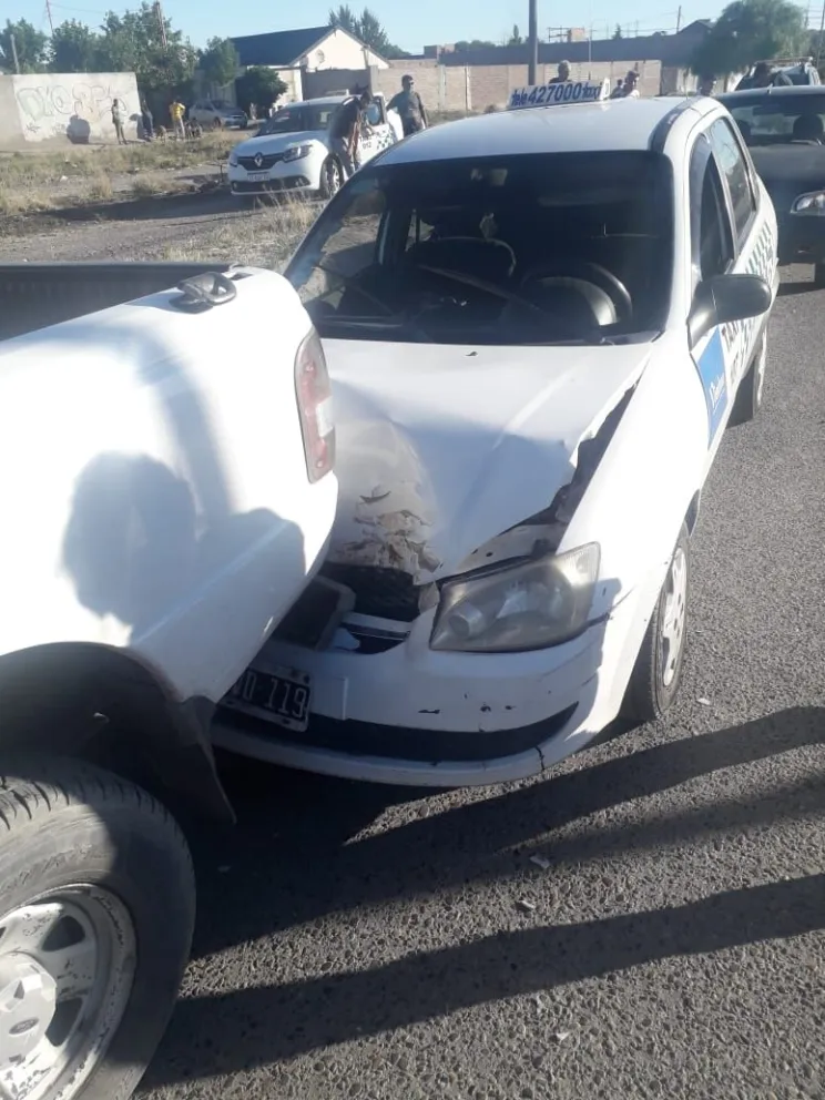 Imágenes del choque en la entrada del barrio Lavalle. 