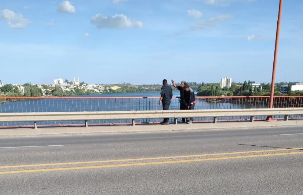 Personal Policial y de Defensa Civil trabajaron en el lugar. 