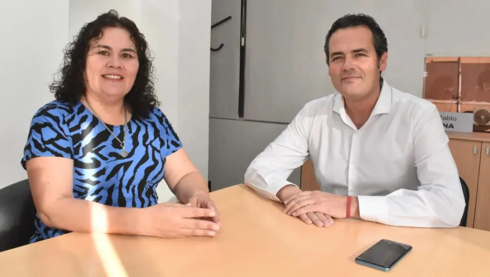 Cullumilla junto al ministro de Desarrollo Humano, Deporte y Cultura, Juan Pablo Muena.