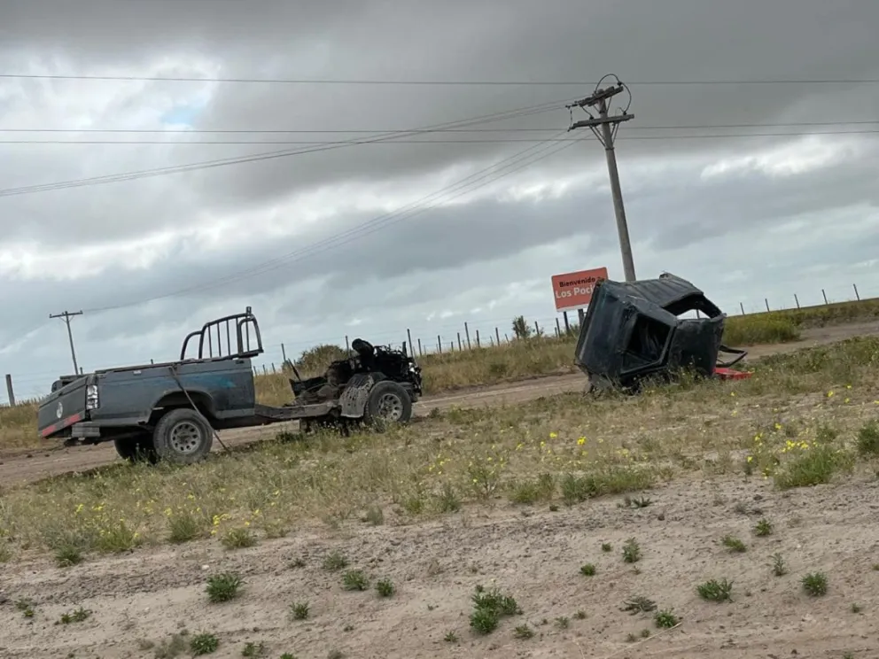 La camioneta quedó destrozada. 