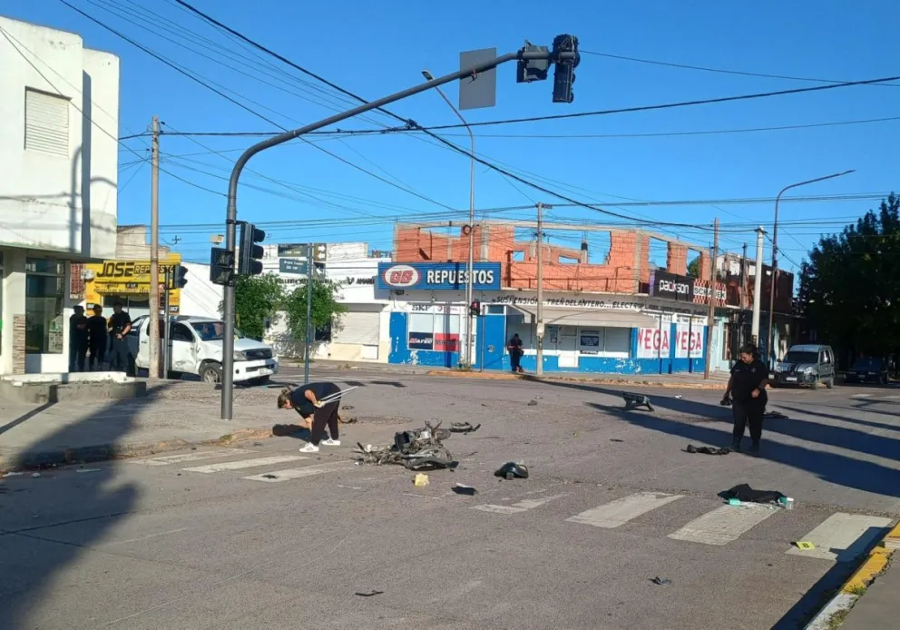 Tremendo choque en Caseros y Boulevard Contín de Viedma.