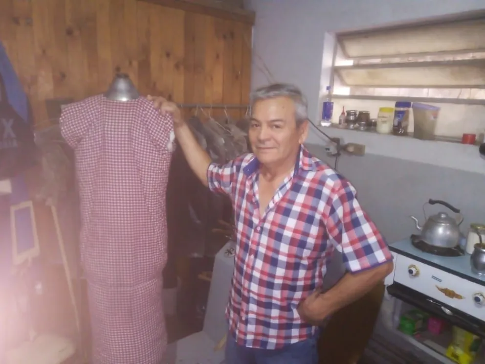 El tintorero y el muñeco planchador de trajes.