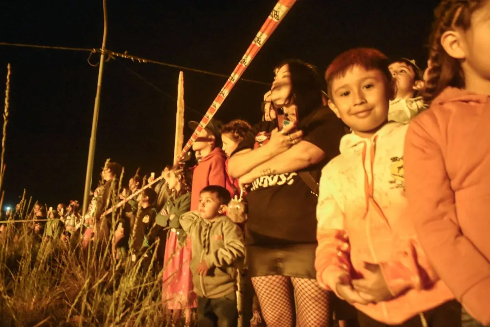 El 2024 se despidió con la quema del muñeco. NoticiasNet Vanesa Schwemmler. 