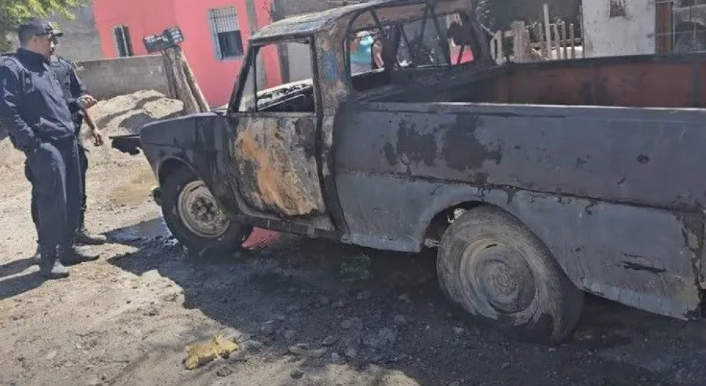 Daños totales en el vehículo de fama nacional. (Foto captura de Mapuchito.com).