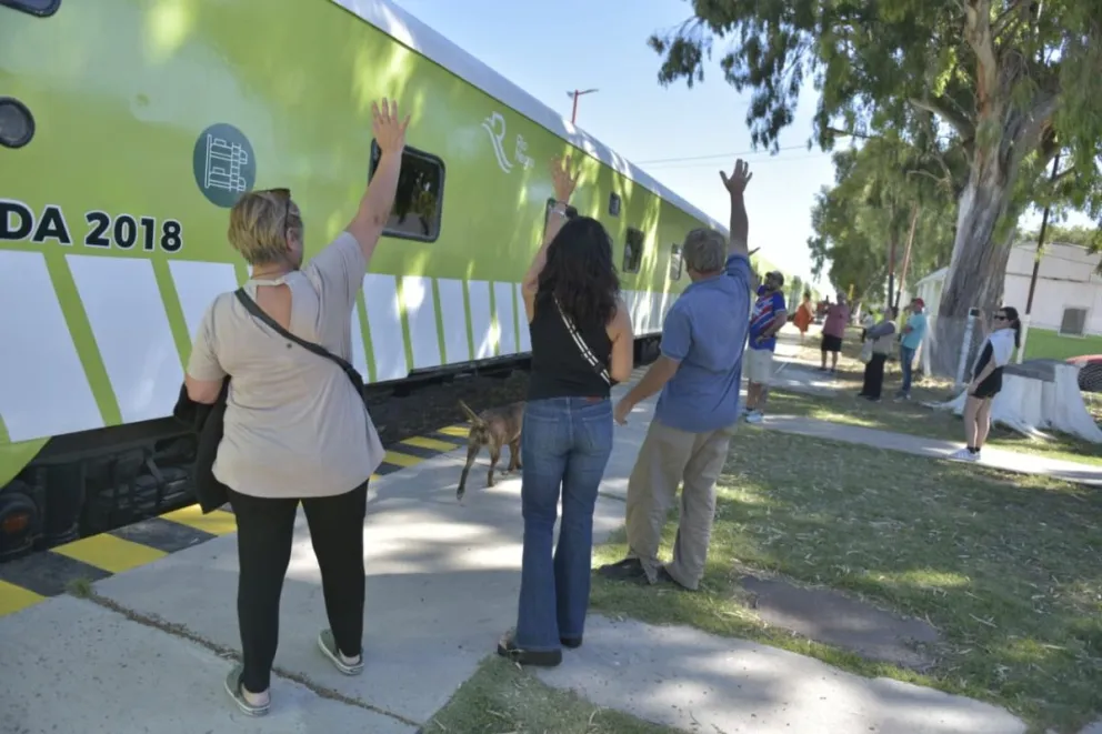Mucha gente se concentró en la estación.  (Fotos Daniel Idiarte)