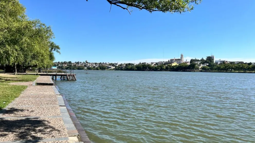 Quienes vayan a la costanera deberán prestarle atención a los fuertes vientos. Foto: archivo