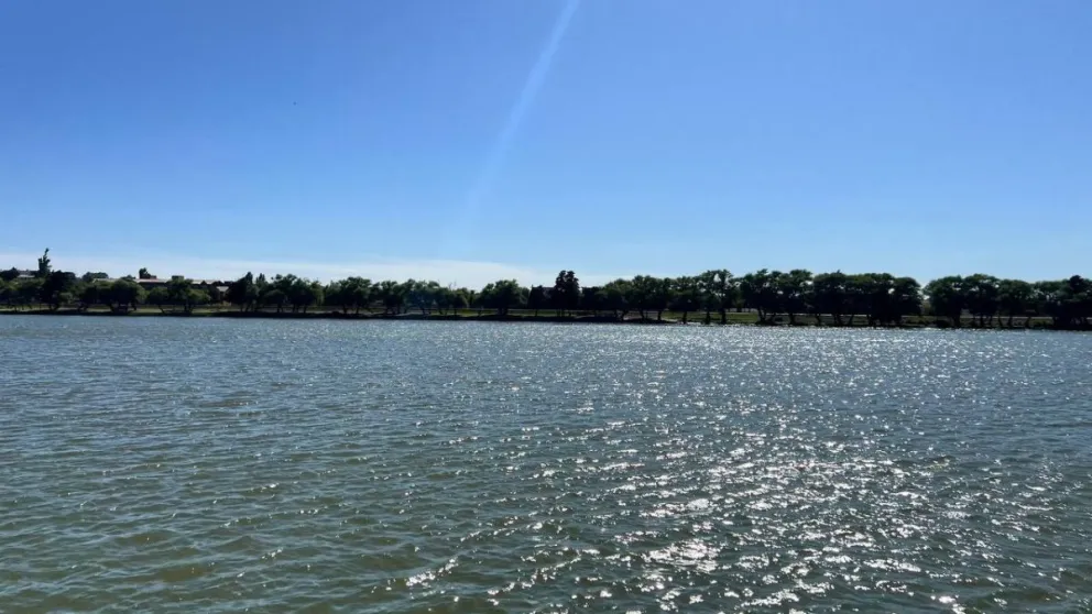 La costanera de Viedma, lugar de reencuentro de familias y amigos los fines de semana (Foto: archivo)
