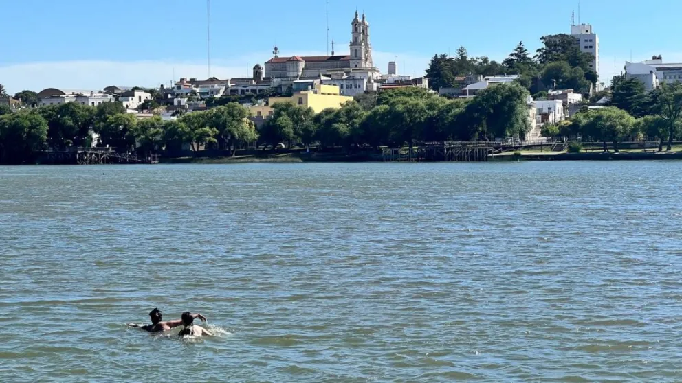 Quienes quieran ir a la costanera este domingo tendrán que hacerle frente al viento (Foto: archivo)