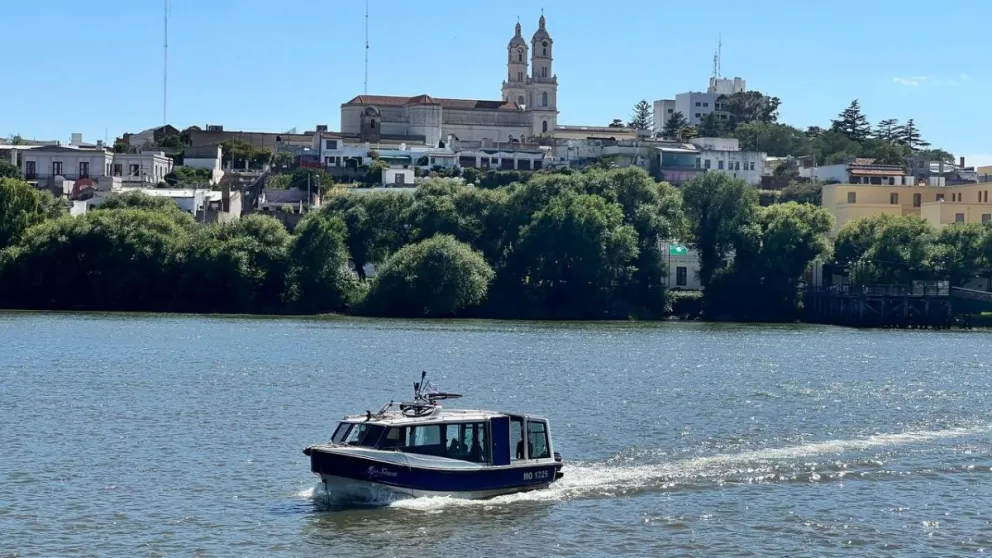La lancha cruzará el río solamente de lunes a viernes durante enero. Foto: archivo