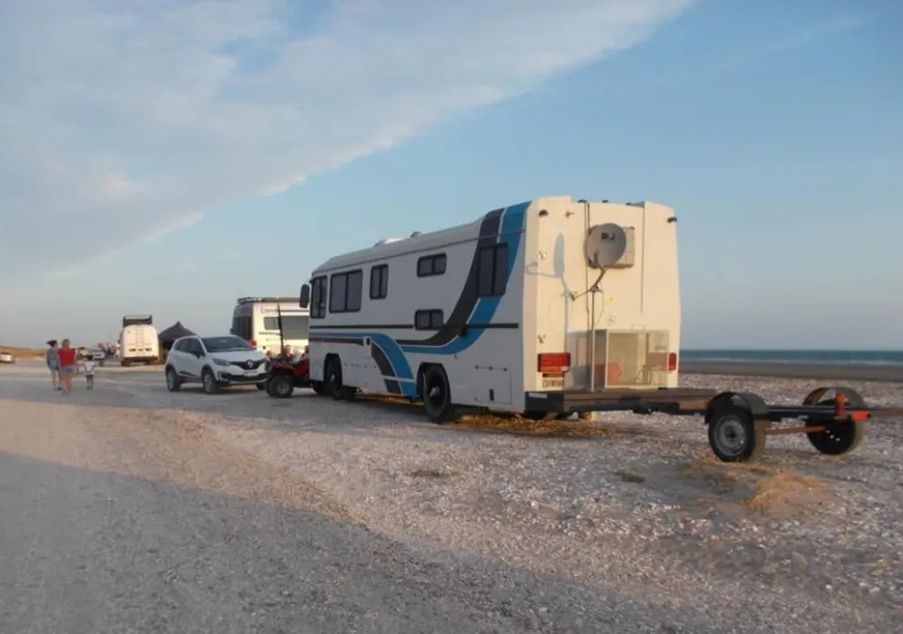 Motorhomes en la playa, un tema de todos los años. 